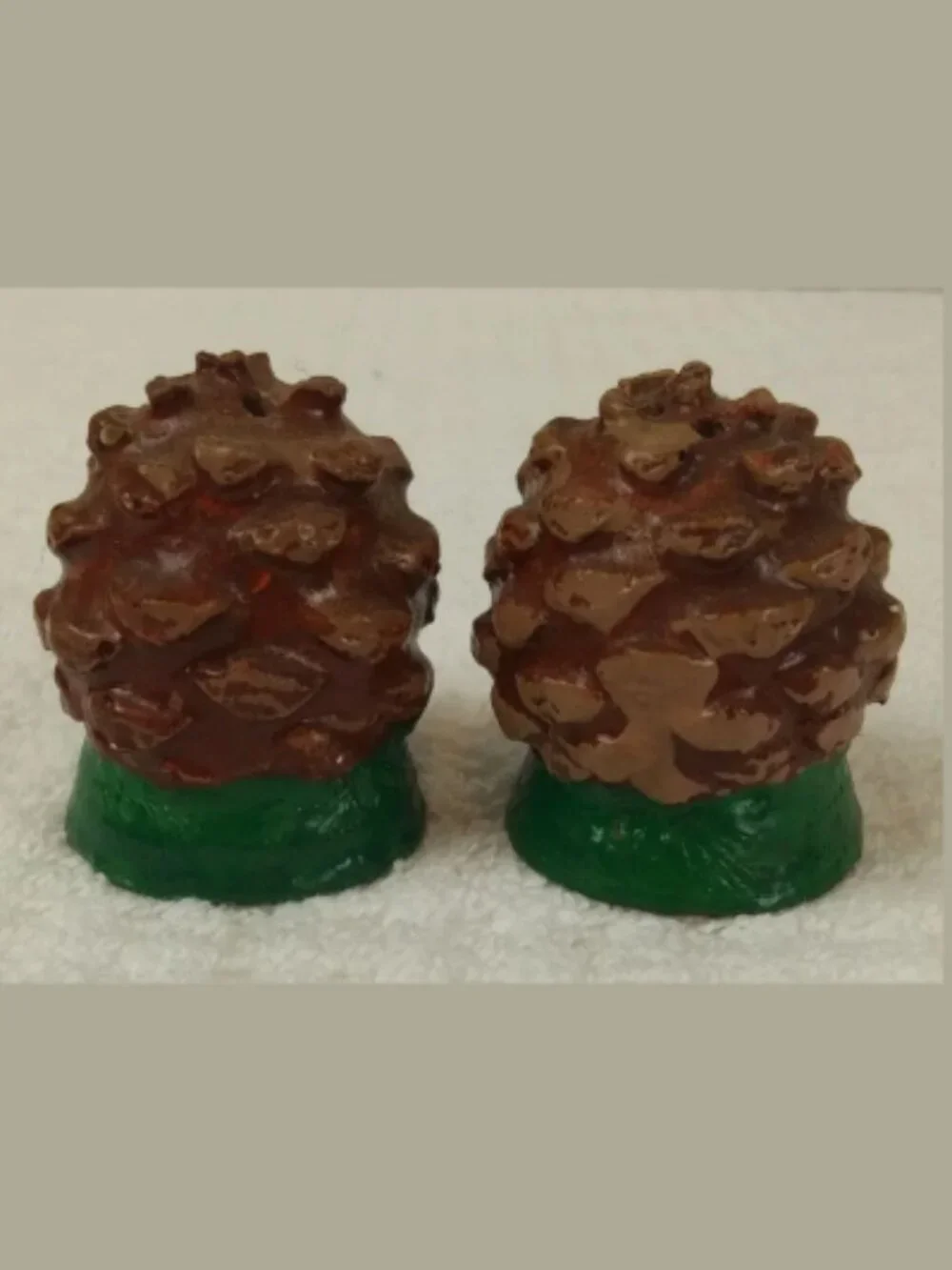 Vintage Wooden Souvenir Pinecone Salt‎ Pepper Shakers Seven Falls CO 2